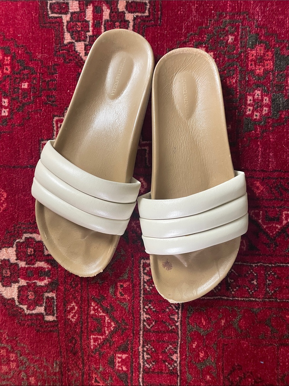 Beatrice Valenzuela beige flats